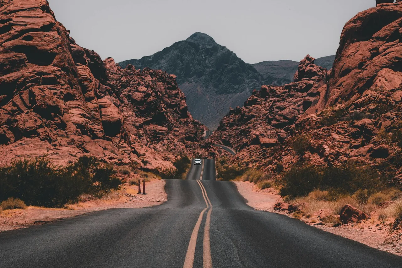 Aspen streets and mountain landscape in clear daylight
